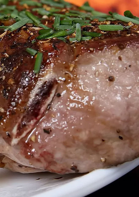 CARAMELISED PORK WITH PEAR AND ROCKET SALAD