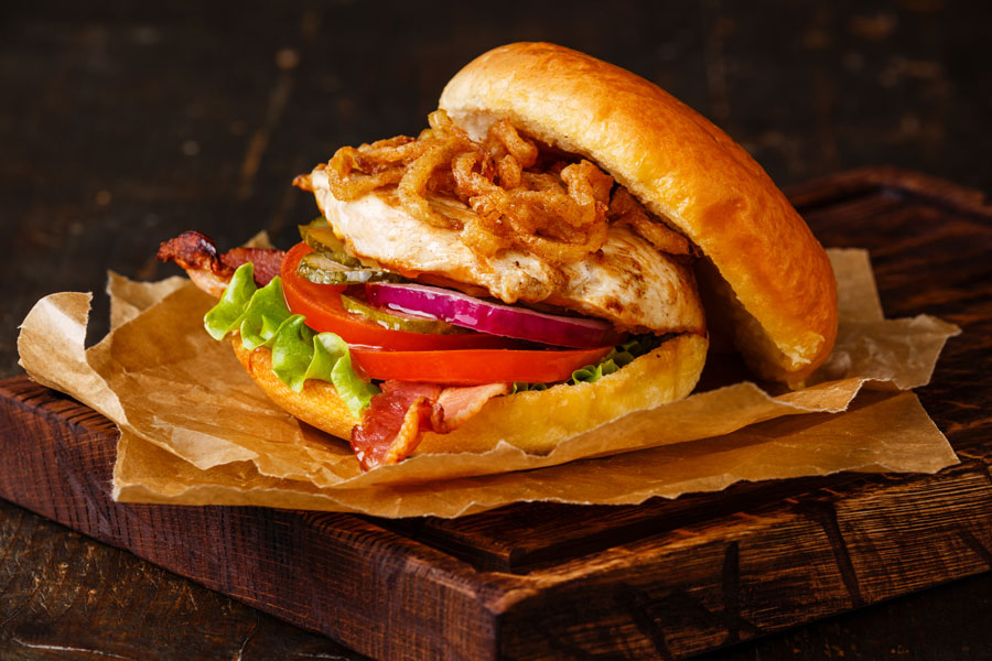 SMOKEY CHILLI CHICKEN BURGER